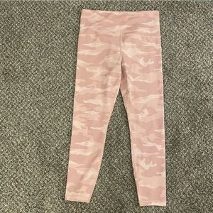 Elation camo 7/8 tights leggings size medium pink